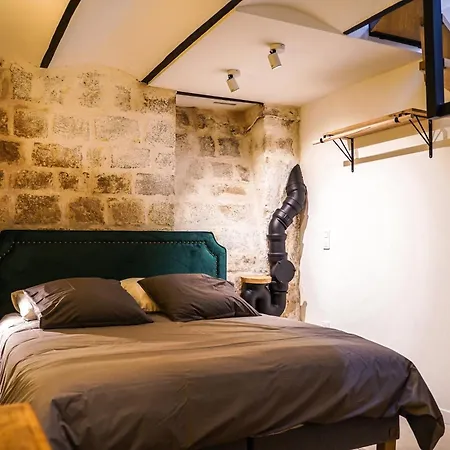 Charming Near Notre-dame *