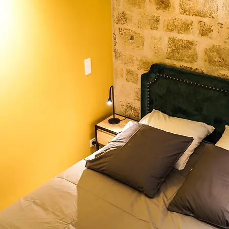 Charming Near Notre-dame 아파트 *