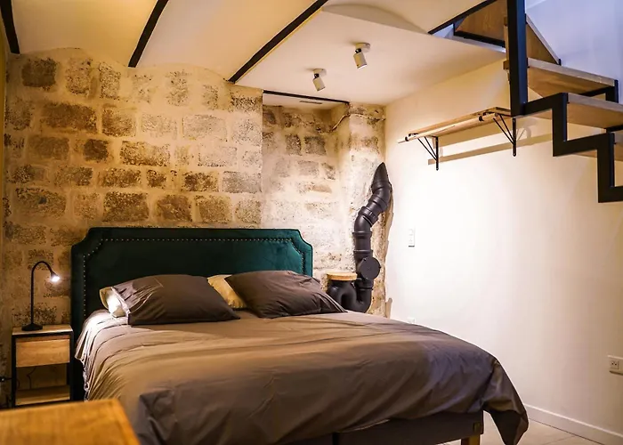 Charming Near Notre-dame *